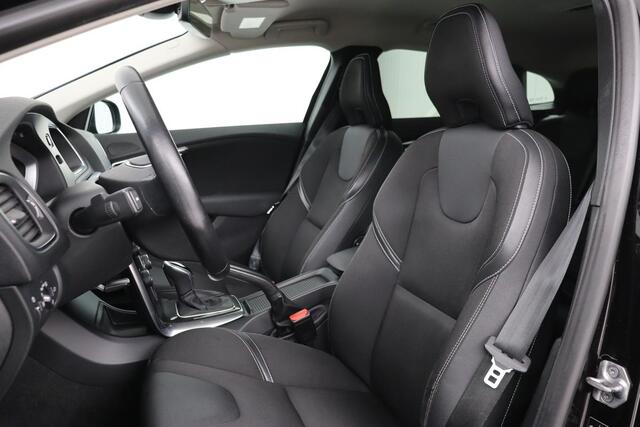Volvo V40 1.5 T3 Momentum | Automaat | Stoelverwarming | Full LED | Navigatie | Cruise control | Parkeerhulp | Climate control