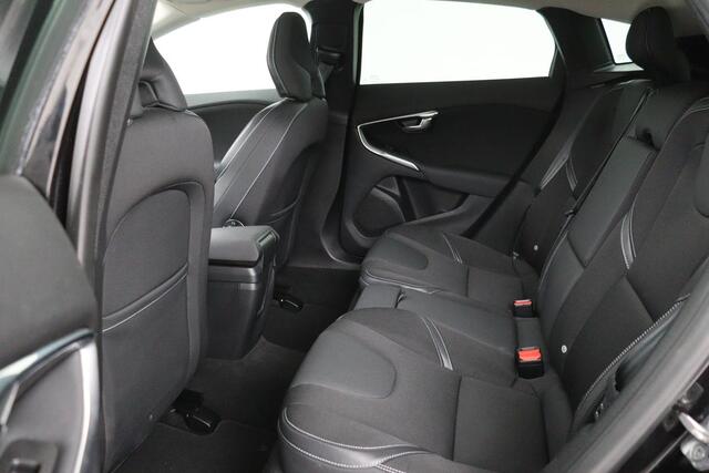 Volvo V40 1.5 T3 Momentum | Automaat | Stoelverwarming | Full LED | Navigatie | Cruise control | Parkeerhulp | Climate control