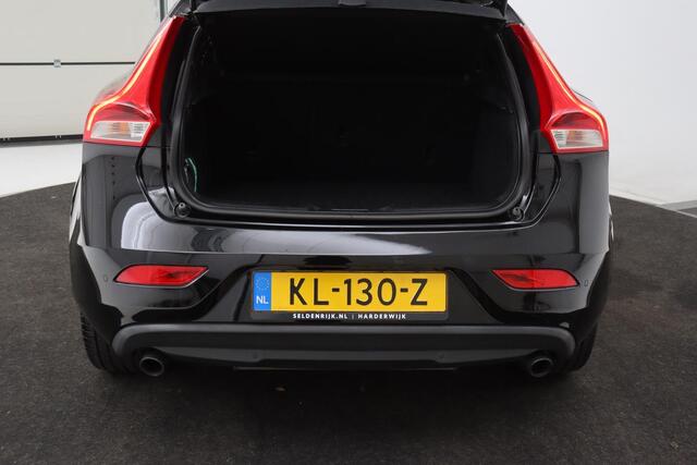Volvo V40 1.5 T3 Momentum | Automaat | Stoelverwarming | Full LED | Navigatie | Cruise control | Parkeerhulp | Climate control