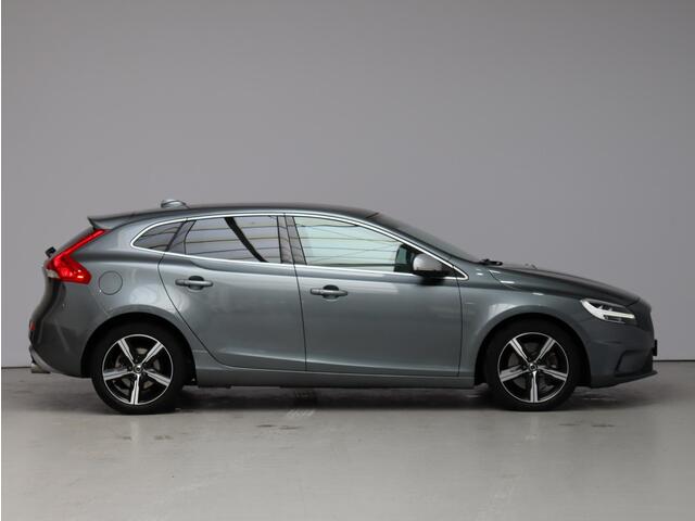 Volvo V40 T3 Polar+ Sport R-Design / Standkachel / Pan. dak / Harman Kardon / Stoelverwarming / Park assist v+a+pilot
