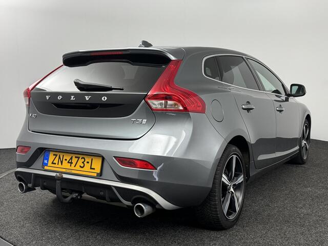 Volvo V40 1.5 T3 Polar+ Sport | Panoramadak | Trekhaak | Achteruitrijcamera |