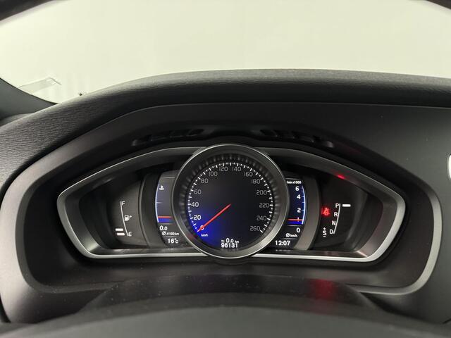 Volvo V40 1.5 T3 Polar+ Sport | Panoramadak | Trekhaak | Achteruitrijcamera |