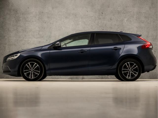 Volvo V40 1.5 T2 Sport Automaat (PANORAMADAK, NAVIGATIE, CAMERA, GETINT GLAS, STOELVERWARMING, SPORTSTOELEN, KEYLESS, LED KOPLAMPEN, PARKEERSENSOREN, NIEUWSTAAT)