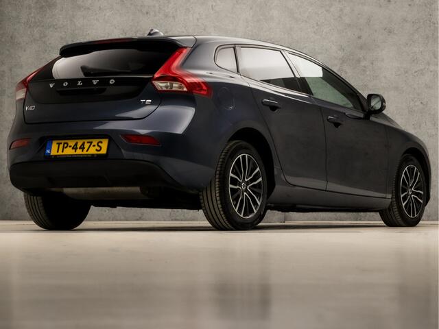 Volvo V40 1.5 T2 Sport Automaat (PANORAMADAK, NAVIGATIE, CAMERA, GETINT GLAS, STOELVERWARMING, SPORTSTOELEN, KEYLESS, LED KOPLAMPEN, PARKEERSENSOREN, NIEUWSTAAT)