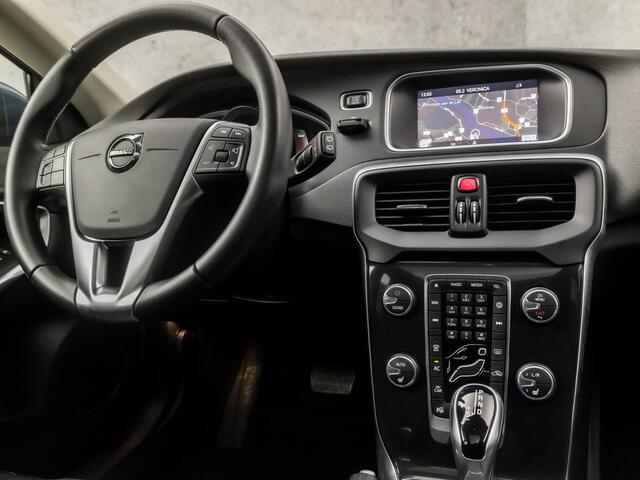 Volvo V40 1.5 T2 Sport Automaat (PANORAMADAK, NAVIGATIE, CAMERA, GETINT GLAS, STOELVERWARMING, SPORTSTOELEN, KEYLESS, LED KOPLAMPEN, PARKEERSENSOREN, NIEUWSTAAT)