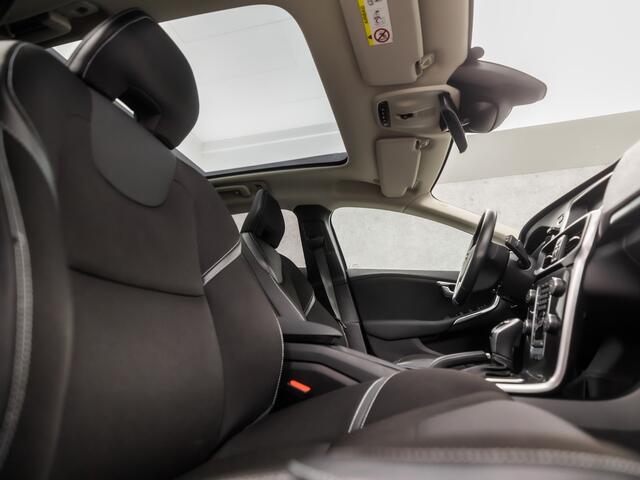 Volvo V40 1.5 T2 Sport Automaat (PANORAMADAK, NAVIGATIE, CAMERA, GETINT GLAS, STOELVERWARMING, SPORTSTOELEN, KEYLESS, LED KOPLAMPEN, PARKEERSENSOREN, NIEUWSTAAT)