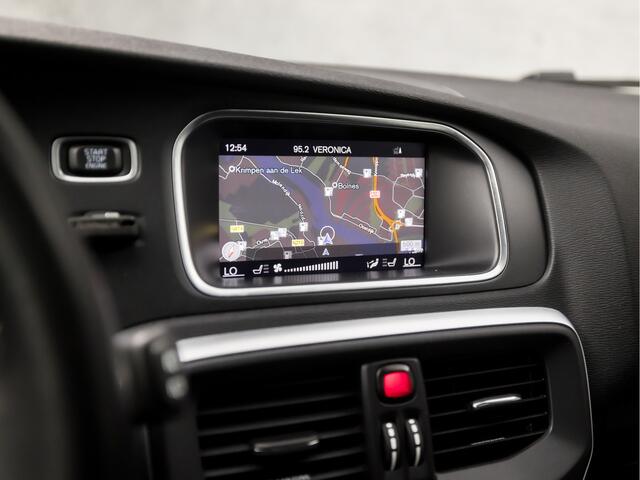 Volvo V40 1.5 T2 Sport Automaat (PANORAMADAK, NAVIGATIE, CAMERA, GETINT GLAS, STOELVERWARMING, SPORTSTOELEN, KEYLESS, LED KOPLAMPEN, PARKEERSENSOREN, NIEUWSTAAT)