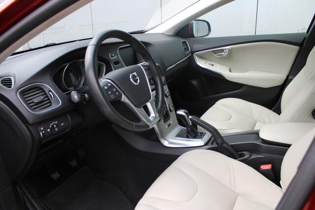 Volvo V40 2.0 T2 Nordic+ | Leder | Standkachel | Stoelverwarming