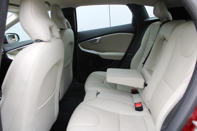 Volvo V40 2.0 T2 Nordic+ | Leder | Standkachel | Stoelverwarming