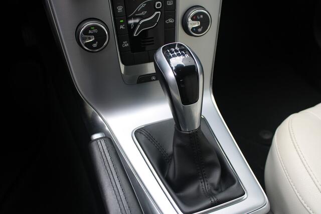 Volvo V40 2.0 T2 Nordic+ | Leder | Standkachel | Stoelverwarming