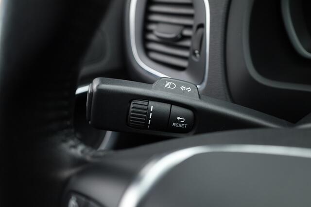 Volvo V40 2.0 T2 Nordic+ | Navi | Stoelverw. | LED | Cruise | PDC A |