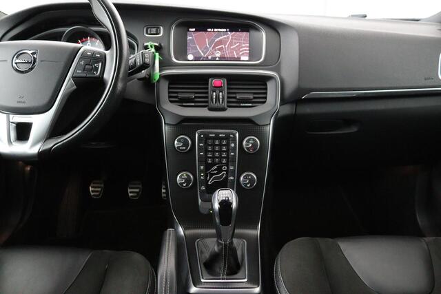 Volvo V40 2.0 T4 Sport | Stoelverwarming | Full LED | Navigatie | Leder/Alcantara | Climate control | Parkeerhulp | Cruise control | R Design