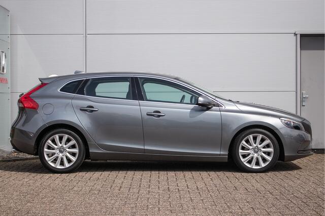 Volvo V40 2.0 T3 Momentum All-in rijklaarprijs | Nav | Stoelverw. | Afn. trekhaak | 17"