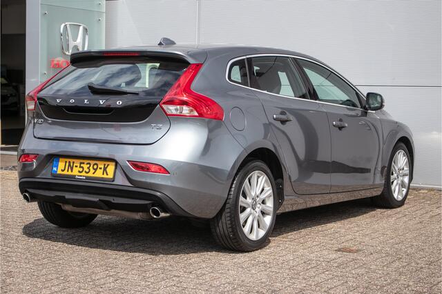 Volvo V40 2.0 T3 Momentum All-in rijklaarprijs | Nav | Stoelverw. | Afn. trekhaak | 17"