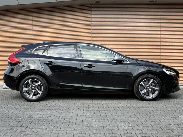 Volvo V40 2.0 D3 Business Sport Panodak / Leer / Led / Lm Velgen / Clima / Trekhaak