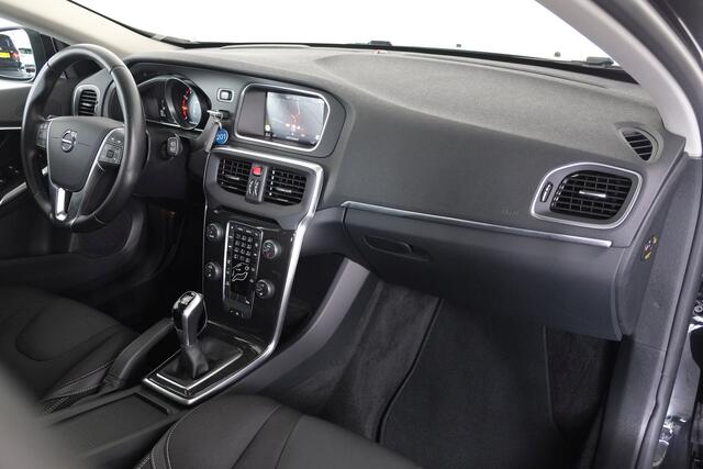 Volvo V40 2.0 T2 Momentum / LED / Navi / Camera / Bluetooth