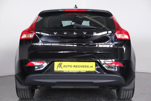 Volvo V40 2.0 T2 Momentum / LED / Navi / Camera / Bluetooth