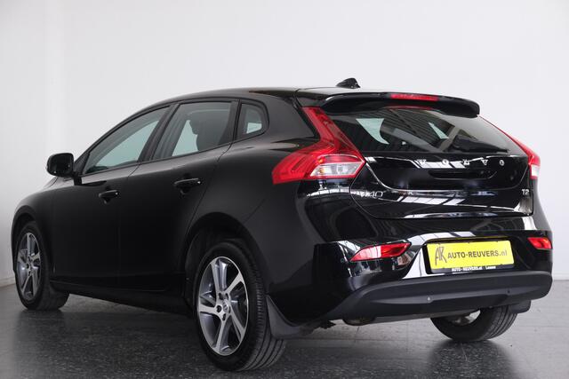 Volvo V40 2.0 T2 Momentum / LED / Navi / Camera / Bluetooth