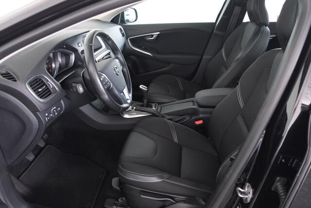 Volvo V40 2.0 T2 Momentum / LED / Navi / Camera / Bluetooth