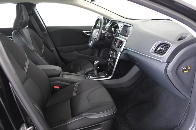 Volvo V40 2.0 T2 Momentum / LED / Navi / Camera / Bluetooth