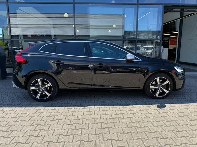 Volvo V40 1.5 T3 Polar+ *Trekhaak & Panoramadak*