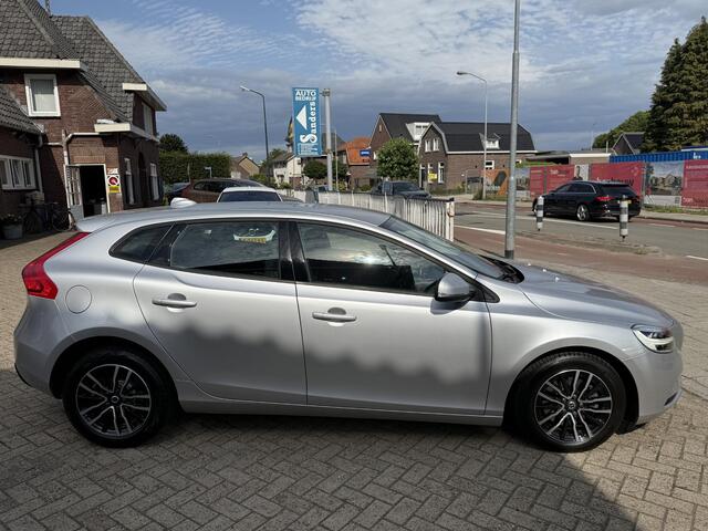 Volvo V40 2.0 T2 Momentum