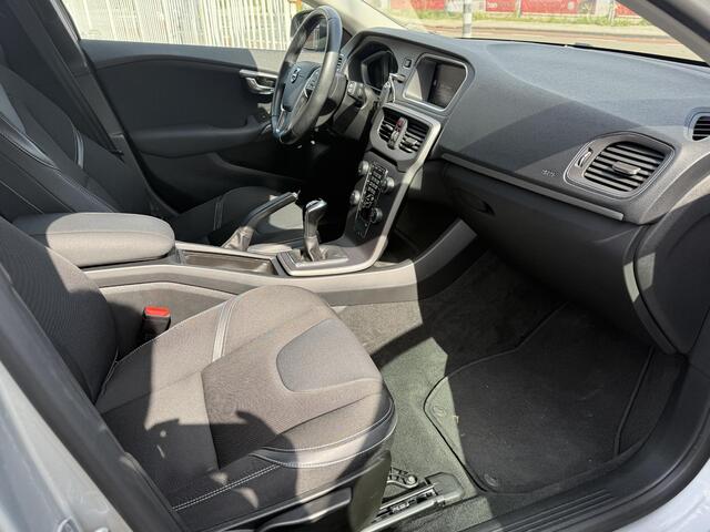 Volvo V40 2.0 T2 Momentum