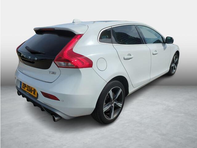 Volvo V40 1.5 T3 Polar+ Sport | DAB | Panoramadak | Stoelverwarming | Parkeersensoren V+A | Parkeercamera | Keyless entry/start | Harman/Kardon | Volvo on Call |