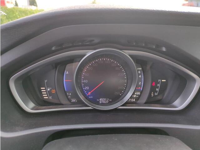 Volvo V40 1.5 T3 Polar+ Sport | DAB | Panoramadak | Stoelverwarming | Parkeersensoren V+A | Parkeercamera | Keyless entry/start | Harman/Kardon | Volvo on Call |