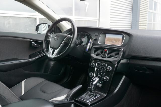 Volvo V40 2.0 D3 Automaat Dynamic Edition | Full LED | Navigatie | Camera | Origineel NL |