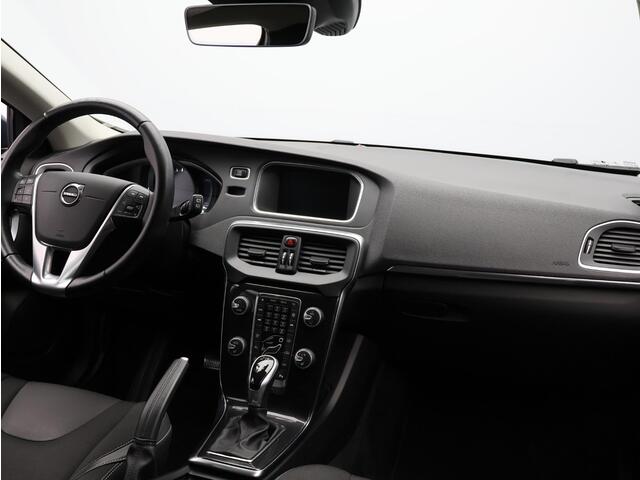 Volvo V40 1.5 T2 Automaat Nordic+ / Cruise Control / Standkachel / Stoelverwarming / Parkeersensoren achter / Navigatie / On Call / Verwarmbare voorruit /