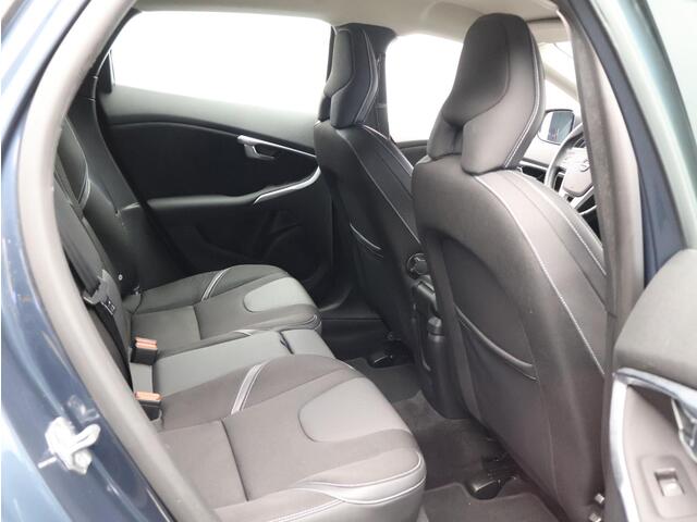 Volvo V40 1.5 T2 Automaat Nordic+ / Cruise Control / Standkachel / Stoelverwarming / Parkeersensoren achter / Navigatie / On Call / Verwarmbare voorruit /