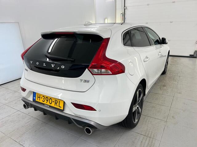 Volvo V40 1.5 T3 Polar+ Sport | DAB | Keyless entry | Harman/Kardon | Standkachel | Parkeercamera | Panoramadak | Volvo on Call | Stoelverwarming |