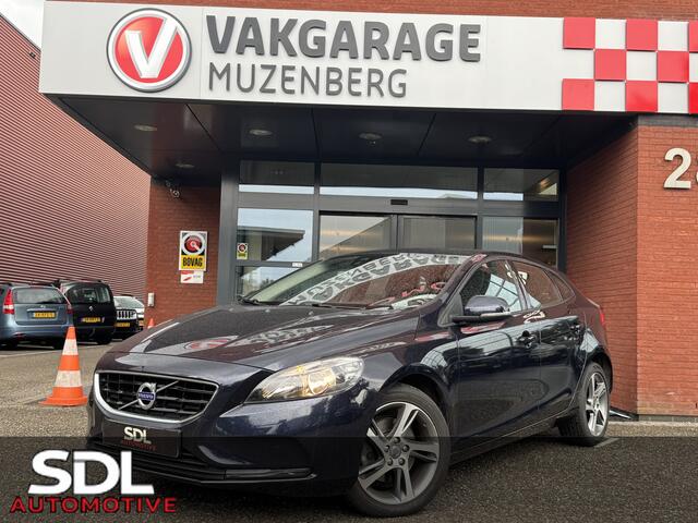 Volvo V40 2.0 T2 Momentum // CAMERA // CRUISE // NAVI // CLIMA // STOELVERWARMING // BLUETOOTH //