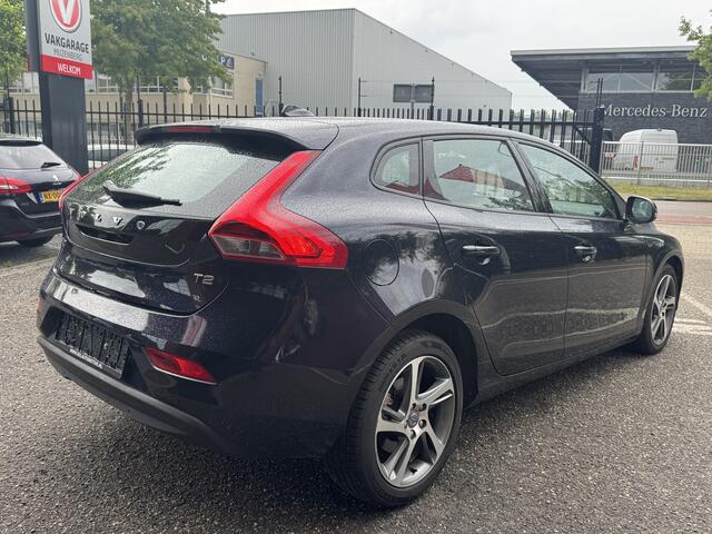 Volvo V40 2.0 T2 Momentum // CAMERA // CRUISE // NAVI // CLIMA // STOELVERWARMING // BLUETOOTH //
