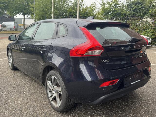 Volvo V40 2.0 T2 Momentum // CAMERA // CRUISE // NAVI // CLIMA // STOELVERWARMING // BLUETOOTH //