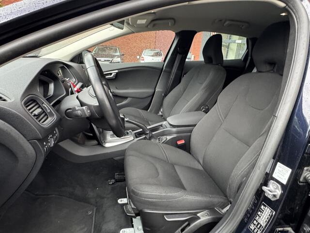Volvo V40 2.0 T2 Momentum // CAMERA // CRUISE // NAVI // CLIMA // STOELVERWARMING // BLUETOOTH //