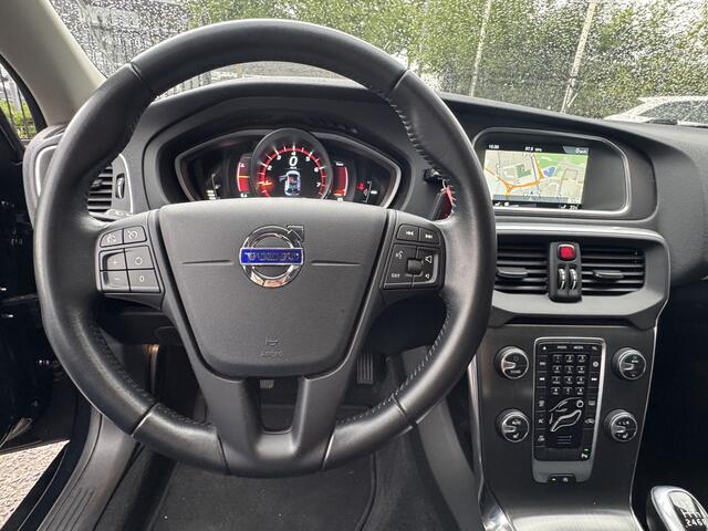 Volvo V40 2.0 T2 Momentum // CAMERA // CRUISE // NAVI // CLIMA // STOELVERWARMING // BLUETOOTH //