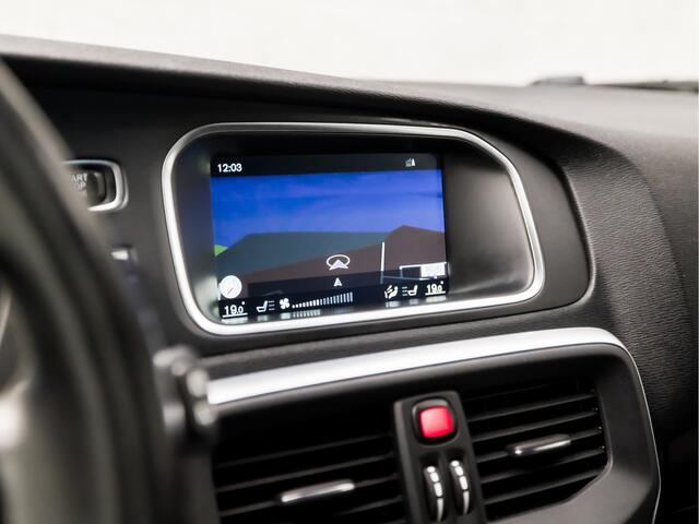 Volvo V40 2.0 D2 R-Design Automaat (NAVIGATIE, VIRTUAL COCKPIT, CLIMATE, LEDER/ALCANTARA, STOELVERWARMING, SPORTSTOELEN, GETINT GLAS, CRUISE, PARKEERSENSOREN, NIEUWE APK, NIEUWSTAAT)