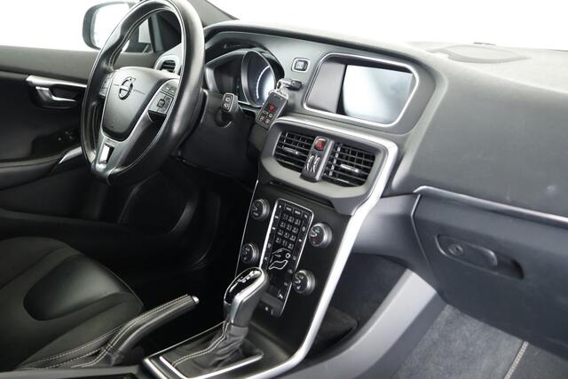 Volvo V40 1.5 T3 R-Design / Panorama / HarmanKardon / LED / Trekhaak