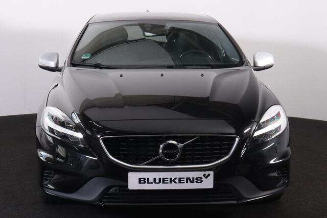 Volvo V40 T3 PolarPlus Sport - Panoramadak - Park Assist Pilot - Verwarmde voorstoelen - Parkeercamera achter - DAB - Adaptieve LED koplampen - Elektr. bedienb. voorstoelen - Extra getint glas - Standkachel - 17' LMV