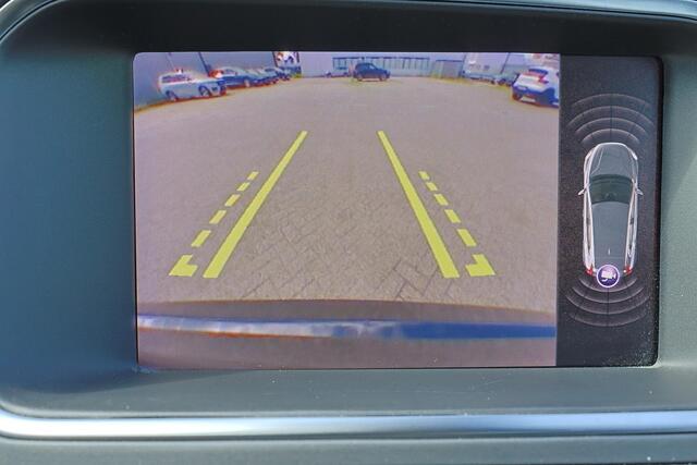 Volvo V40 T3 PolarPlus Sport - Panoramadak - Park Assist Pilot - Verwarmde voorstoelen - Parkeercamera achter - DAB - Adaptieve LED koplampen - Elektr. bedienb. voorstoelen - Extra getint glas - Standkachel - 17' LMV