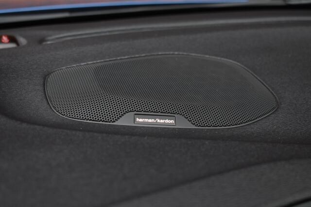 Volvo V40 T3 153PK Polar+ Sport | Keyless entry | H&K Audio | Afneembare trekhaak |