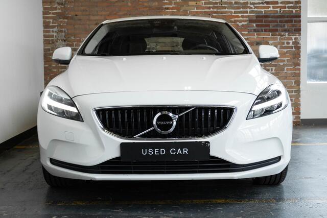 Volvo V40 T2 Automaat Polar+ | Parkeersensoren achter | Volvo on Call | Stoelverwarming | Dealeronderhouden | Navigatie | High perfomance audio | Climate control