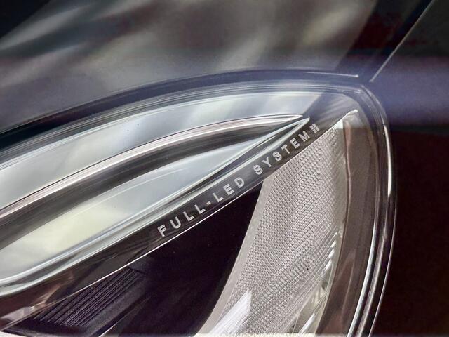 Volvo V40 2.0 T2 *R-Design* Facelift / 1/2 Leder / Stoelverwarming / Camera / LED / Navi / Cruise Control / 17"LMV