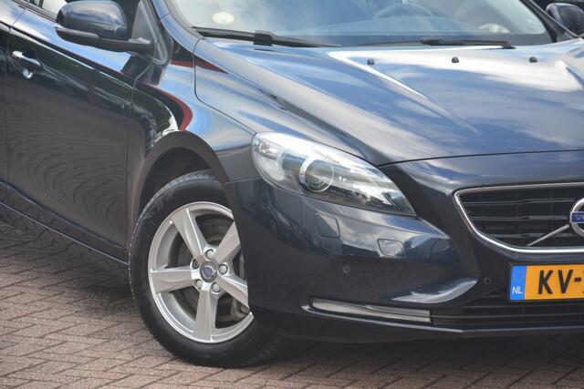Volvo V40 2.0 D2 Kinetic Nette Volvo V40 onderhoudshistorie aanwezig laatste beurt bij 149000km met oa navigatie lmv voice command cruise control city cafety