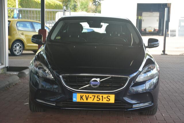 Volvo V40 2.0 D2 Kinetic Nette Volvo V40 onderhoudshistorie aanwezig laatste beurt bij 149000km met oa navigatie lmv voice command cruise control city cafety