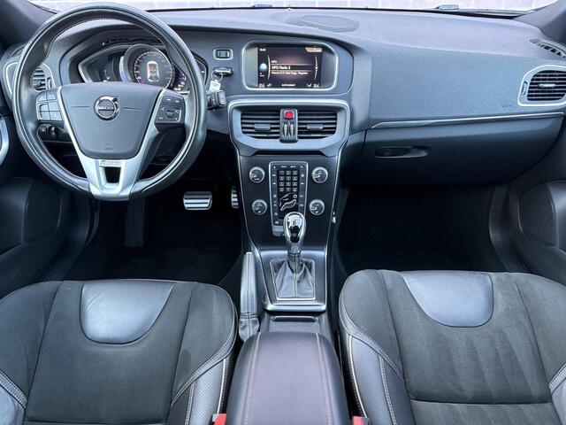 Volvo V40 1.5 T3 Polar+ Sport | Trekhaak | Harman/Kardon | Panoramadak | Parkeercamera | Parkeersensoren | Keyless entry/start | Regensensor | DAB | Extra getint glas |