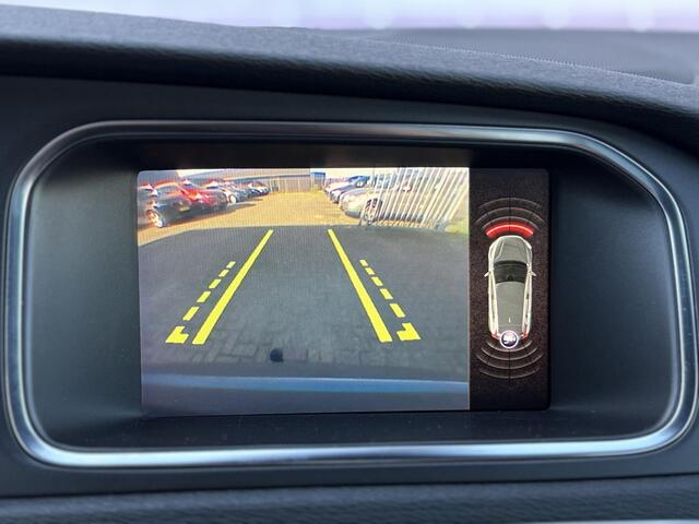 Volvo V40 1.5 T3 Polar+ Sport | Trekhaak | Harman/Kardon | Panoramadak | Parkeercamera | Parkeersensoren | Keyless entry/start | Regensensor | DAB | Extra getint glas |