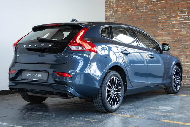 Volvo V40 T2 Automaat Nordic+ | Dealeronderhouden | 1ste eigenaar | Stoelverwarming | Climate Control | Parkeerverwarming | Parkeersensoren achter | Parkeercamera | High Performance Audio | Verwarmbare Voorruit | Volvo on Call |